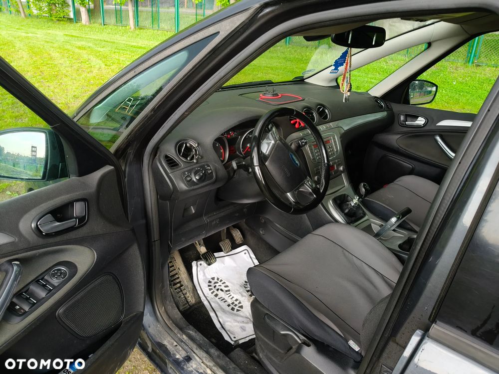 Ford S-Max - 11