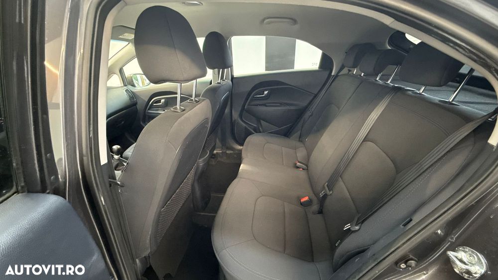 Kia Rio - 13