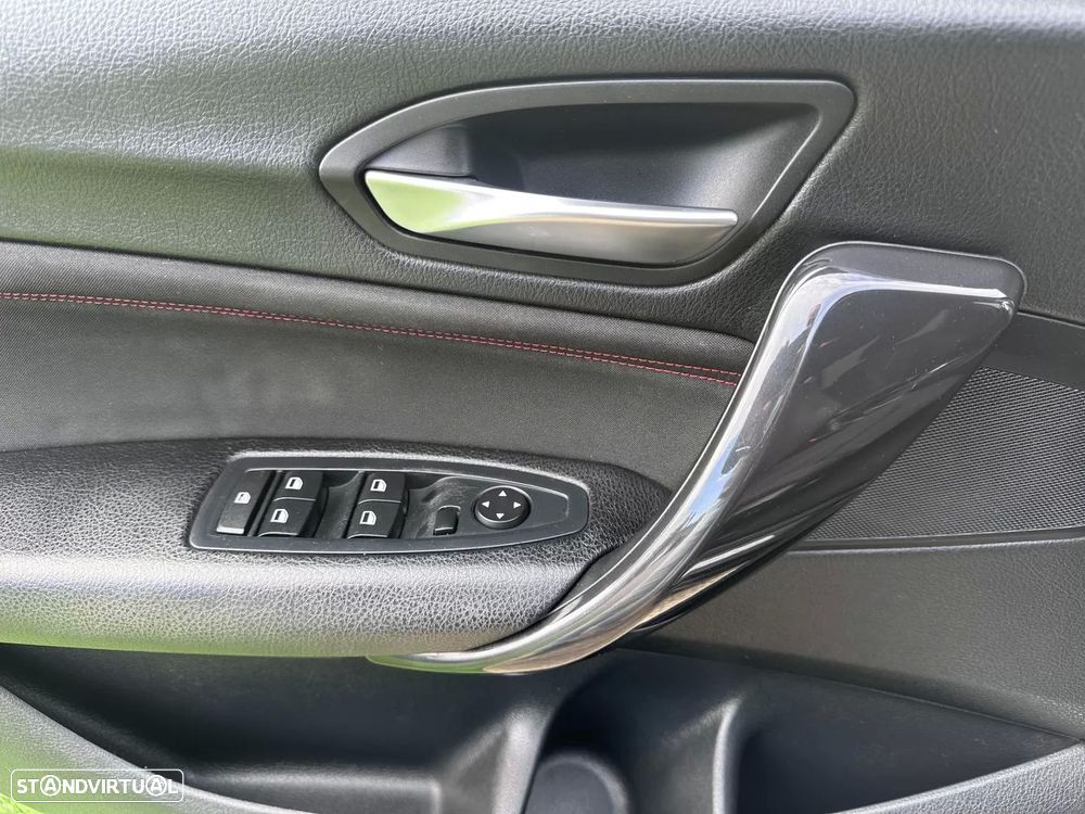 BMW 116 d EDynamics Line Sport — fotografia 25