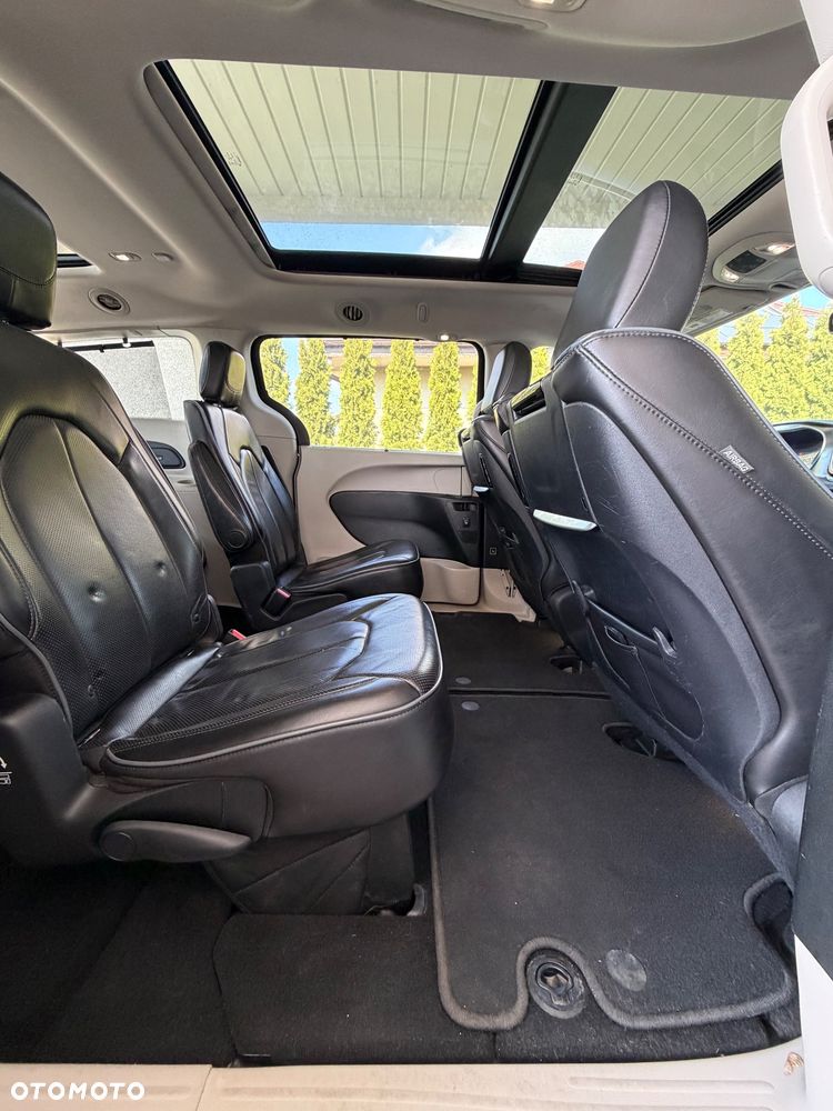 Chrysler Pacifica - 30