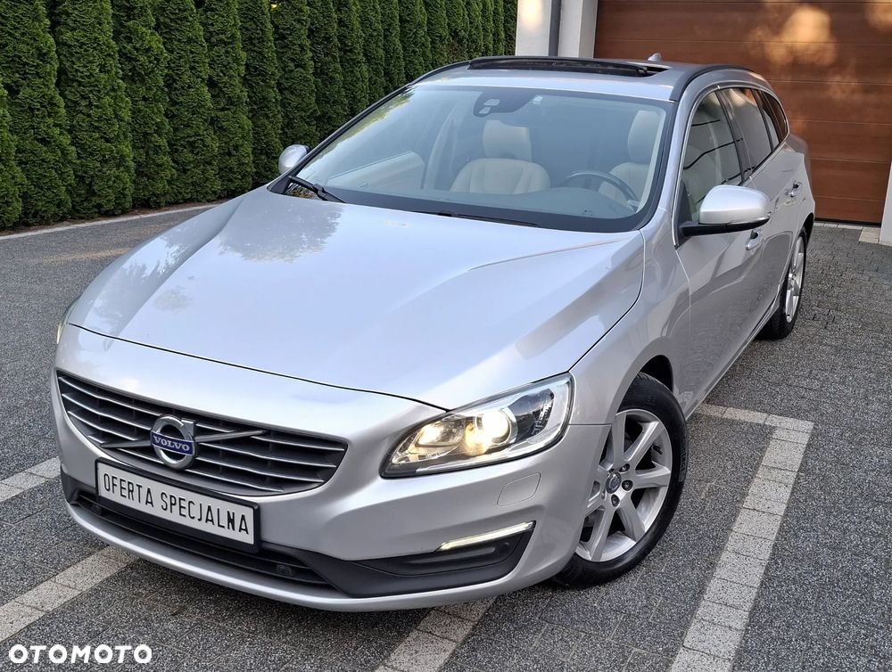 Volvo V60 T5 Drive-E Dynamic Edition (Momentum) - 2