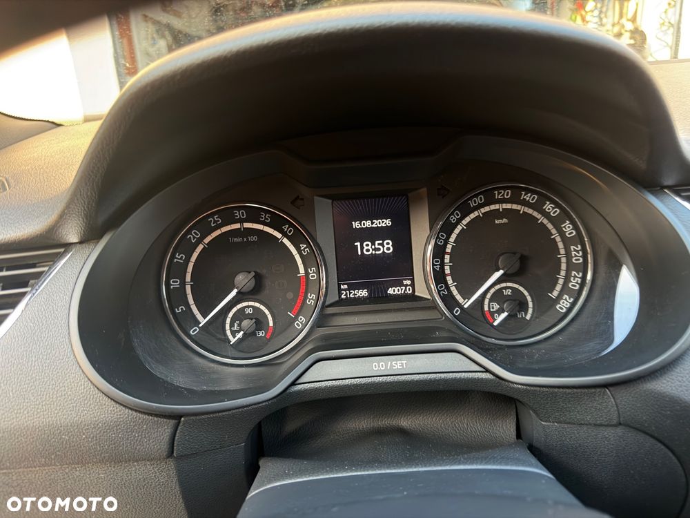 Skoda Octavia 2.0 TDI RS DSG - 11