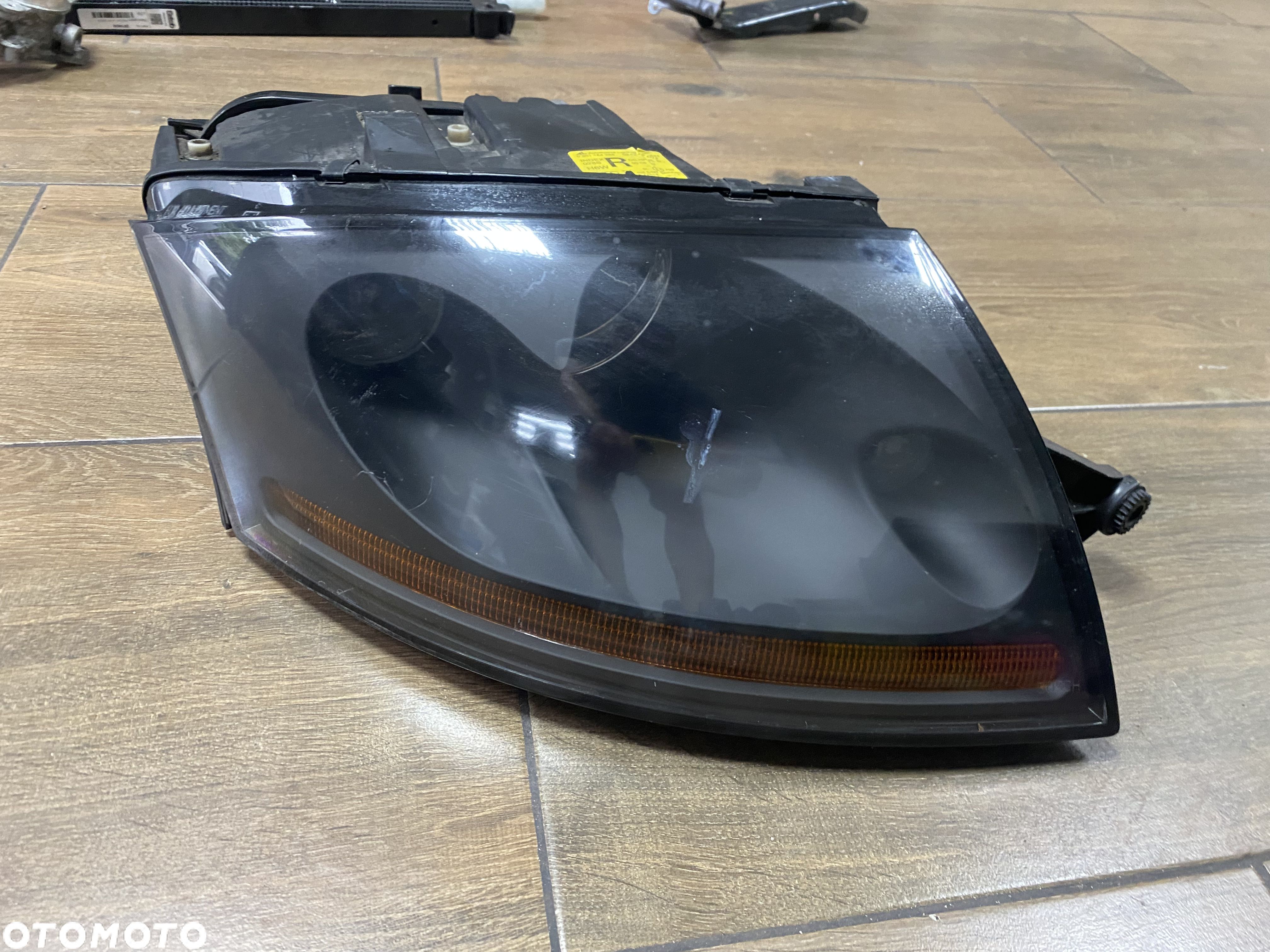 LAMPA REFLEKTOR PRAWY AUDI TT 8N 98-06 - 1