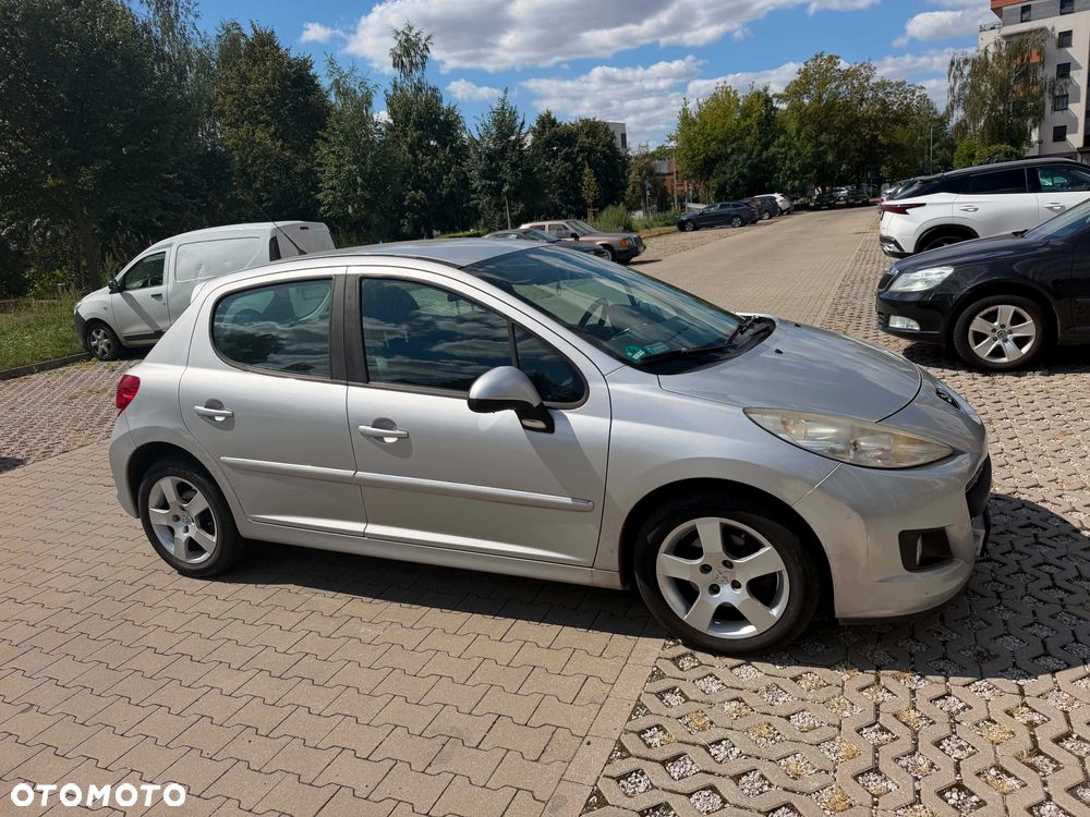 Peugeot 207 - 1