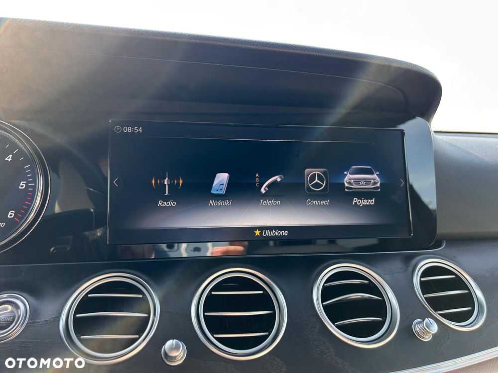 Mercedes-Benz Klasa E 220 d 4-Matic 9G-TRONIC - 34
