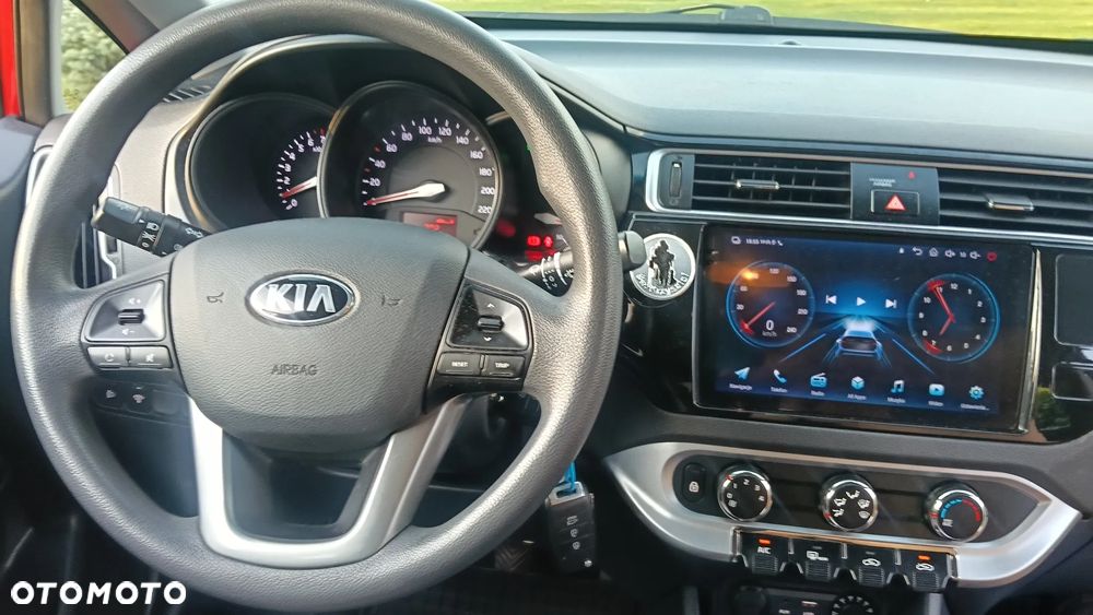 Kia Rio 1.2 L - 12