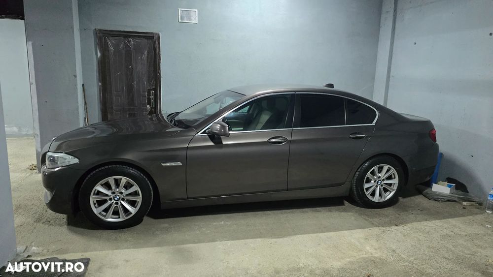 BMW Seria 5 525d xDrive AT - 23