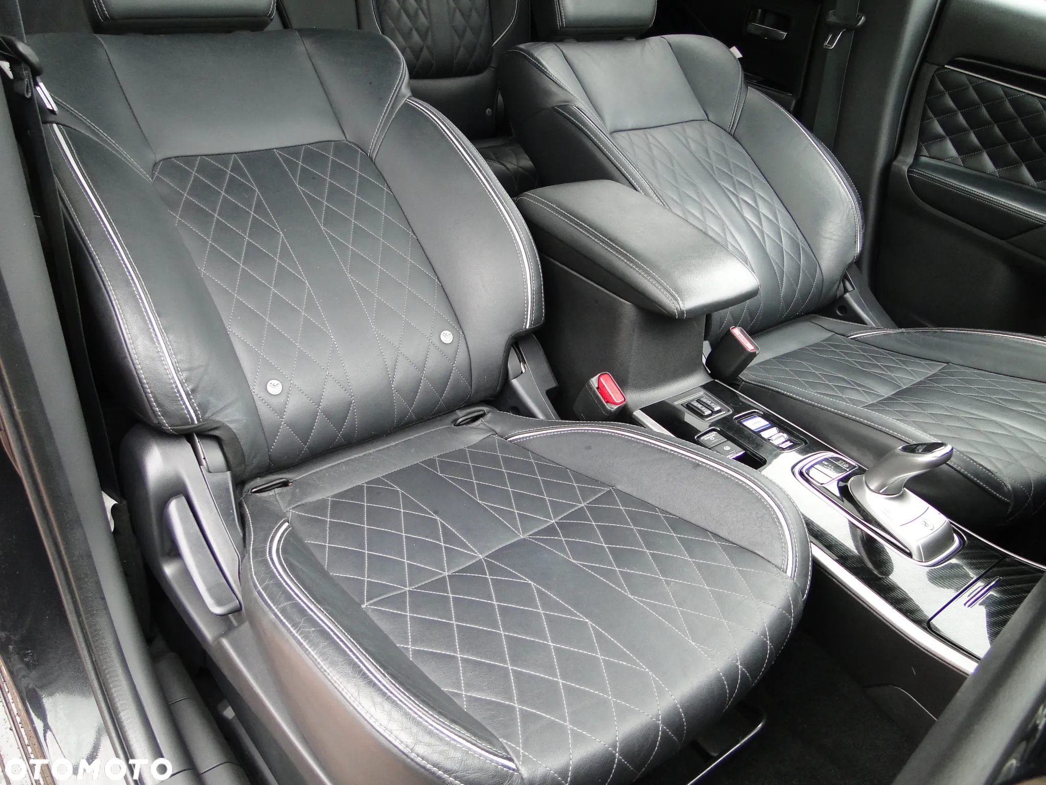 Mitsubishi Outlander PHEV Intense + - 17