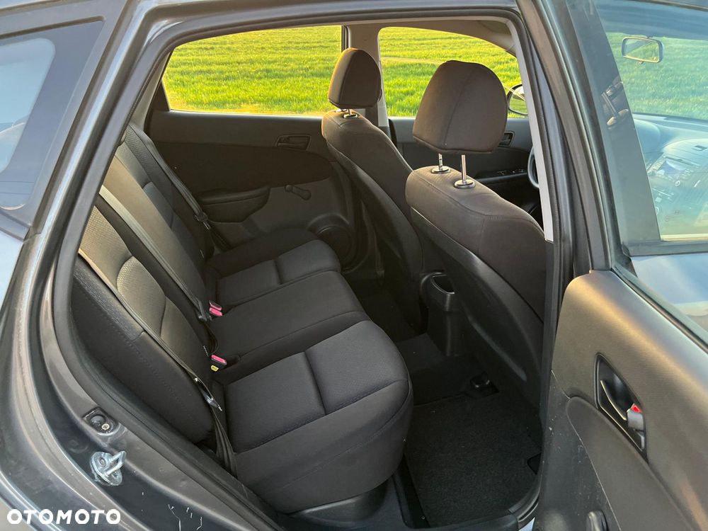 Hyundai i30 1.4 Base + - 21