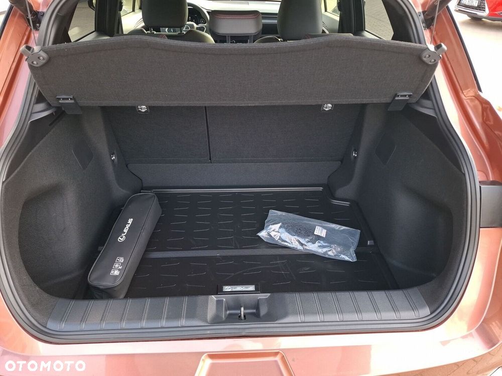 Lexus LBX 1.5 Hybrid Emotion - 29
