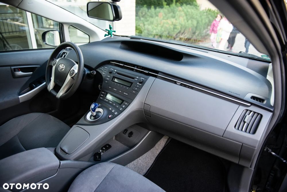 Toyota Prius (Hybrid) Executive - 26