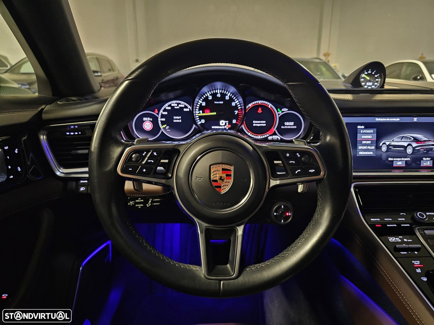 Porsche Panamera 4 E-Hybrid Platinum Edition - 16