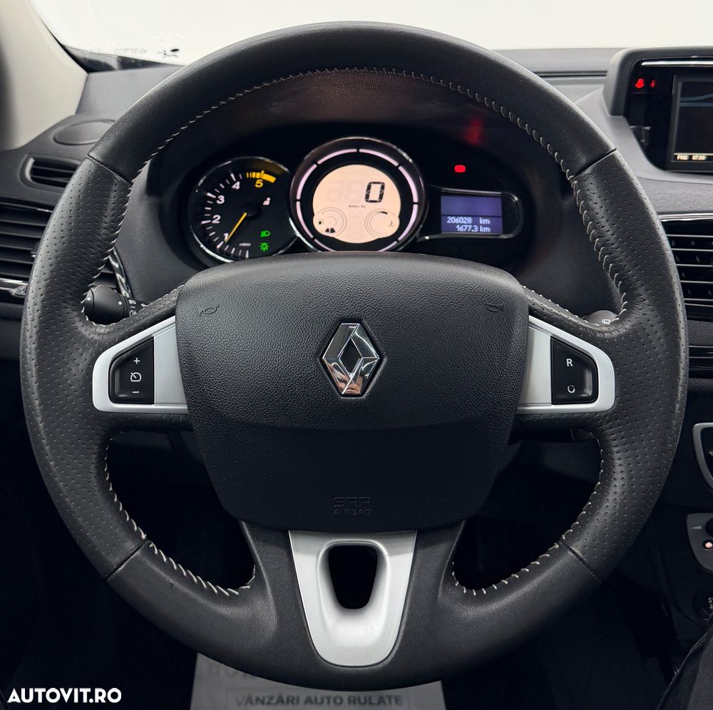 Renault Megane ENERGY dCi 130 Start & Stop Bose Edition - 33