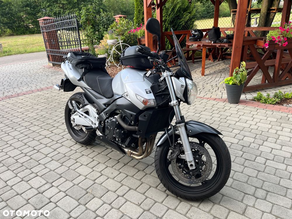 Suzuki GSR - 1