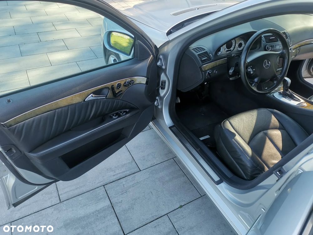 Mercedes-Benz Klasa E 320 T 4Matic Avantgarde - 13