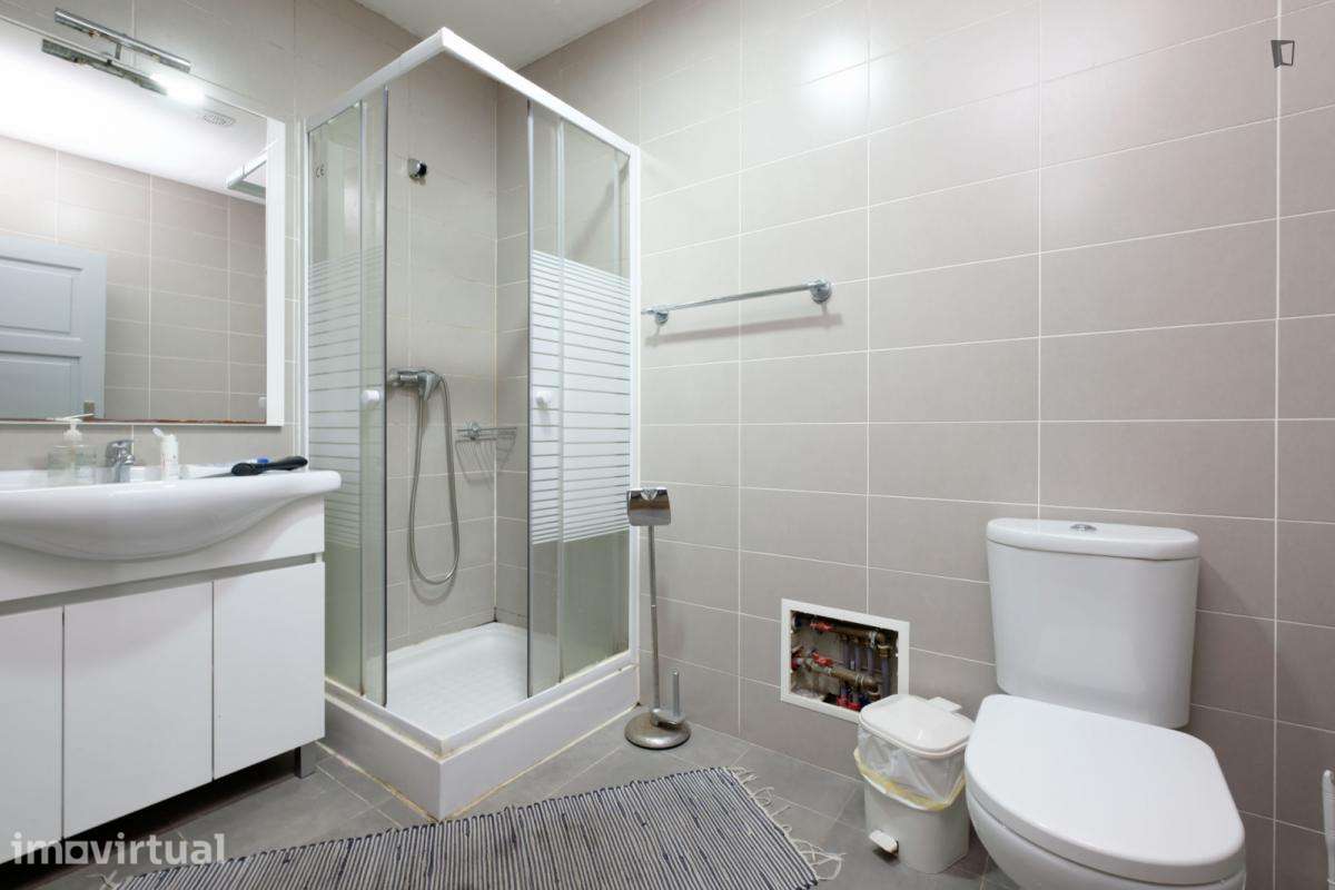 Quarto - localizado em Baixa Coimbra - Grande imagem: 5/6