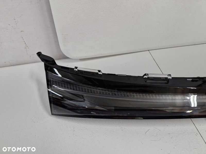 mercedes w174 c174 cla blenda lampa przód przednia środkowa led - 3