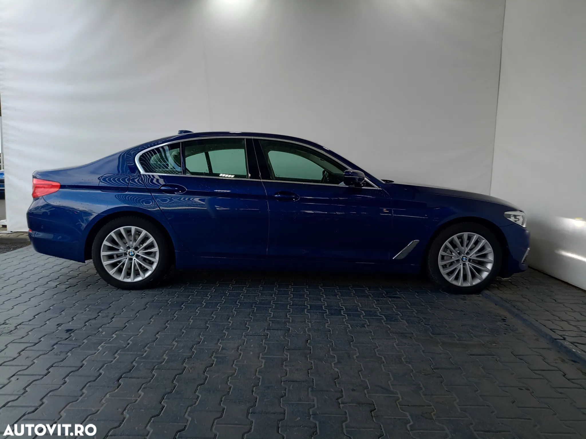 BMW Seria 5 520i Aut. Luxury Line - 36