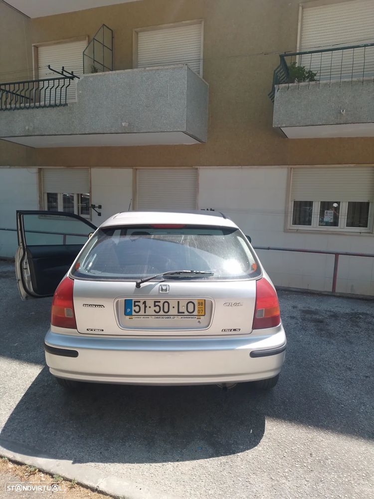 Honda Civic 1.5i LS - 3