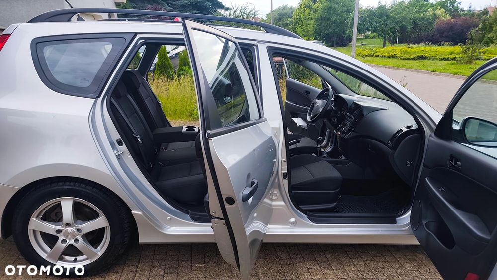Hyundai i30 blue 1.6 CRDi Premium - 31