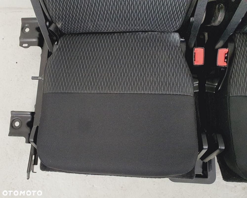 FOTELE III RZĄD LAND ROVER DISCOVERY IV L319 0 - 4