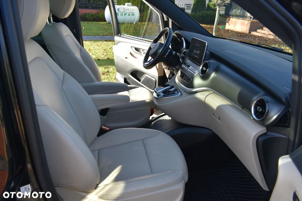 Mercedes-Benz Klasa V 300 d 4-Matic Exclusive 9G-Tronic (d³ugi) - 35