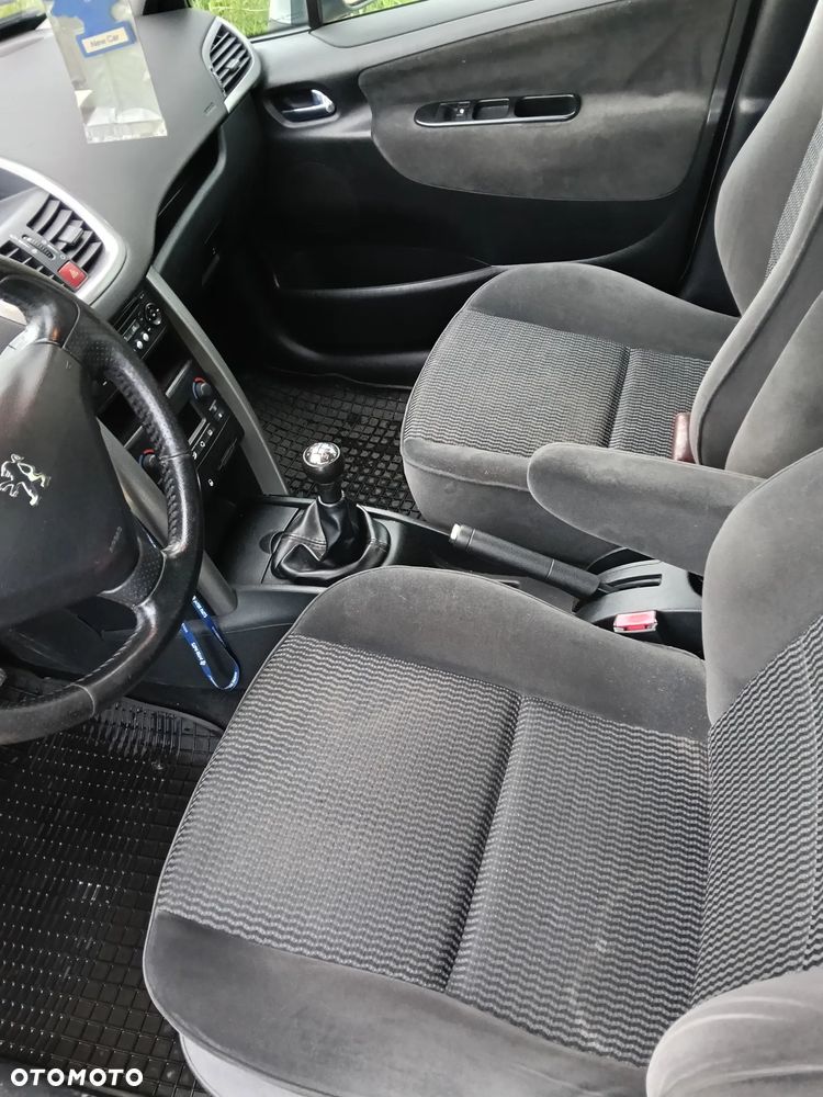 Peugeot 207 1.6 - 9