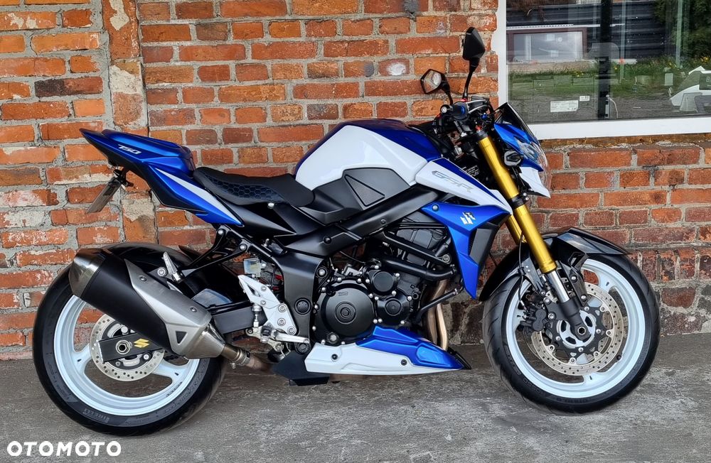 Suzuki GSR - 9