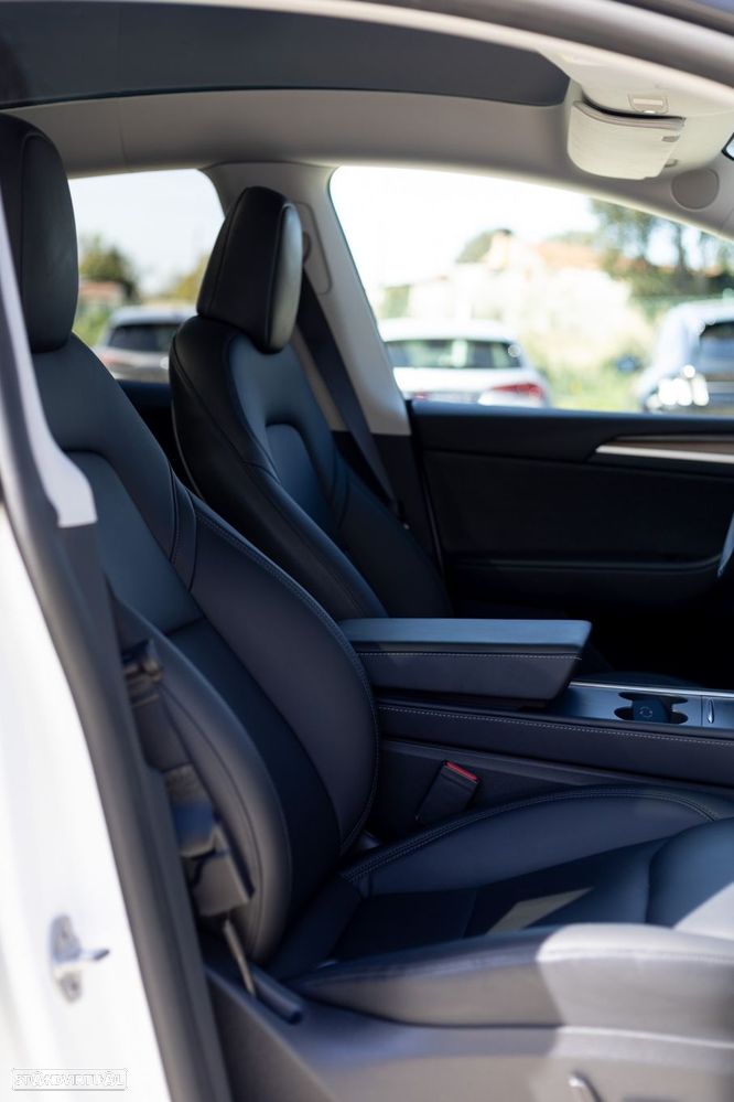 Tesla Model Y Standard RWD - 28