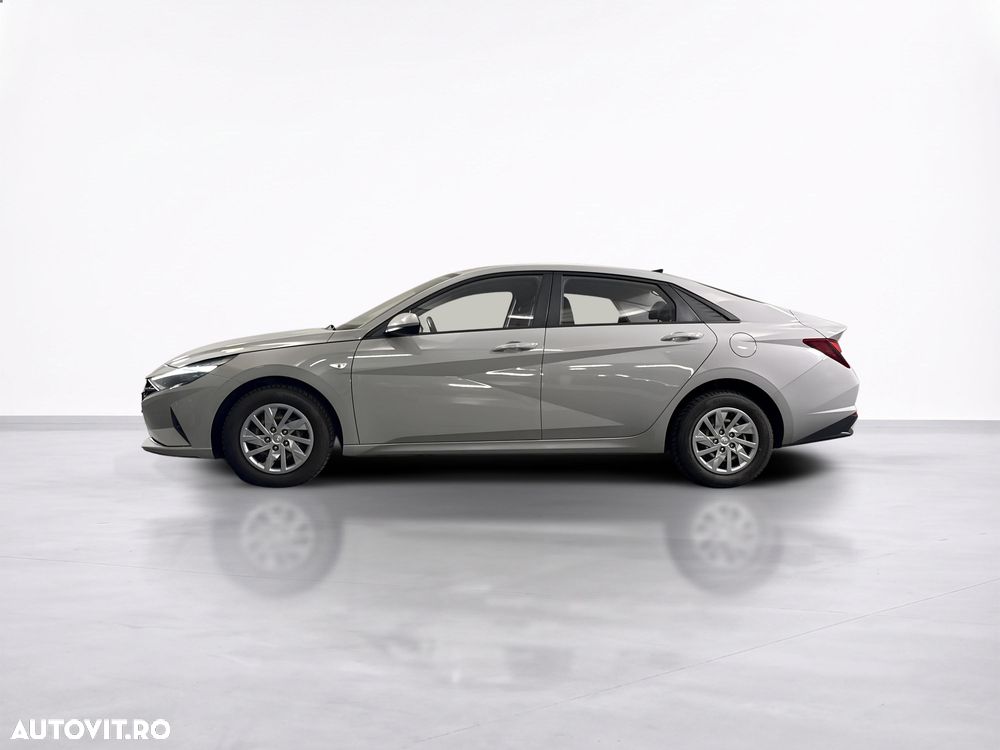 Hyundai Elantra - 3