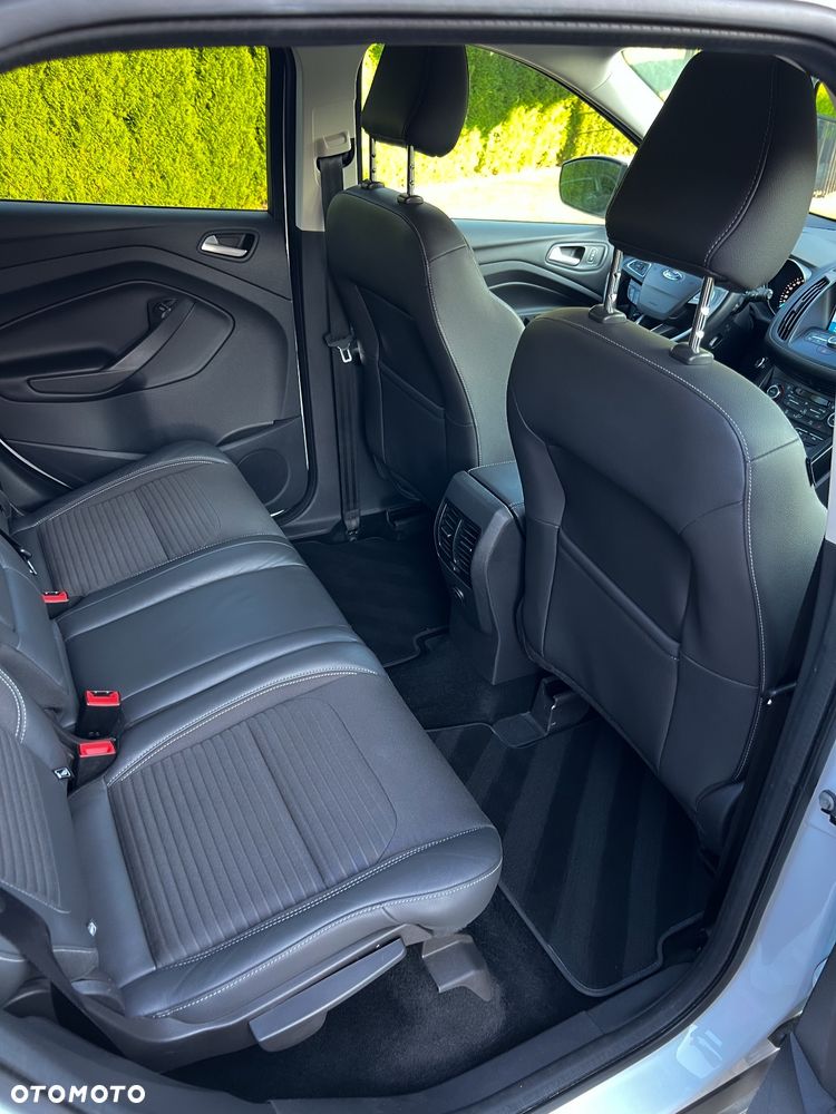 Ford Kuga 2.0 TDCi 4x4 Titanium - 38