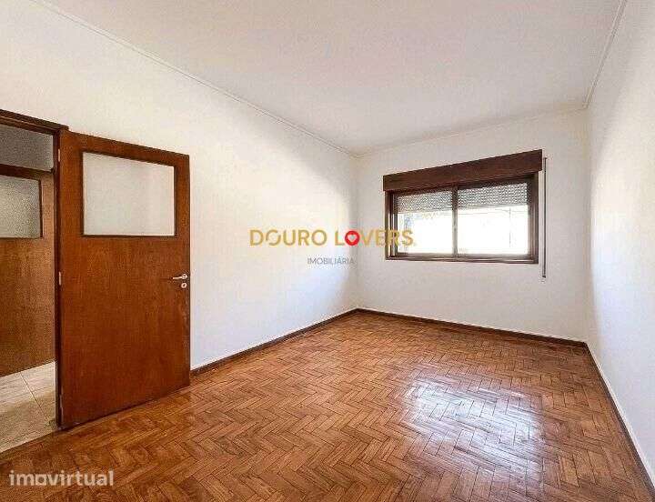 Apartamento T2 com Elevado Potencial de Valorização em Campanhã - Grande imagem: 4/12