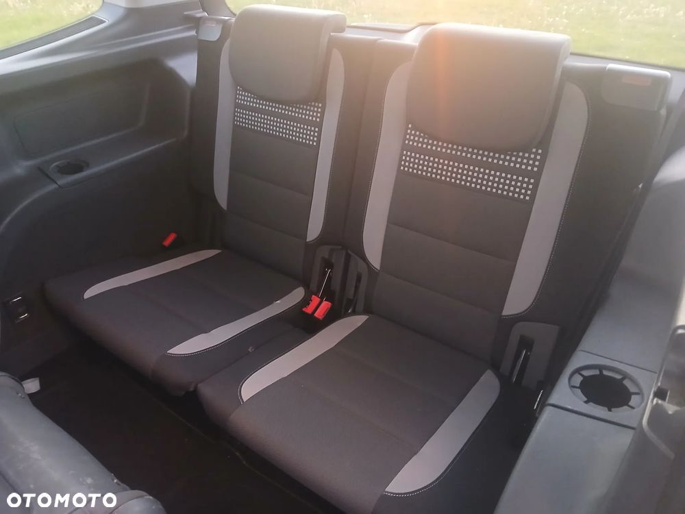 Volkswagen Touran 1.6 TDI DPF BlueMotion Technology DSG Comfortline - 23