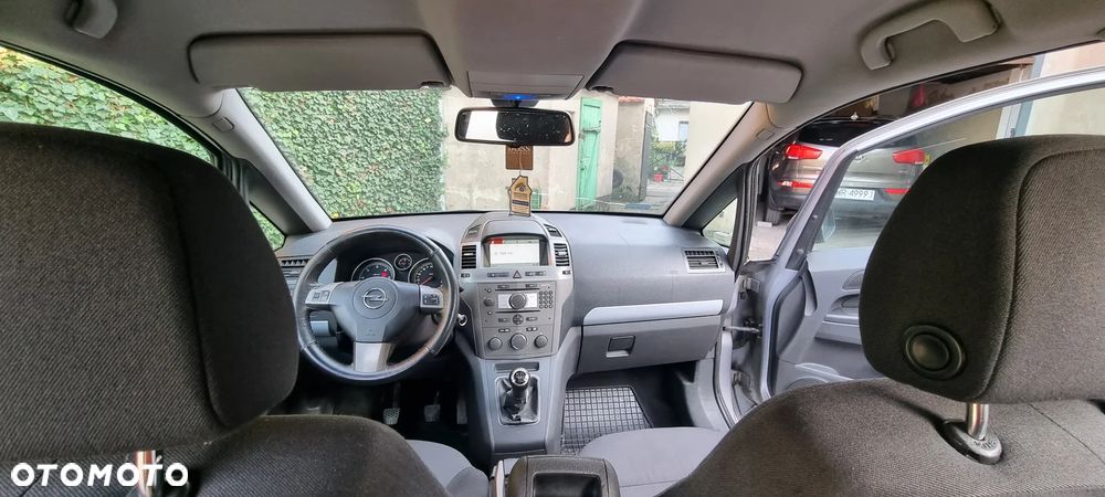 Opel Zafira - 10