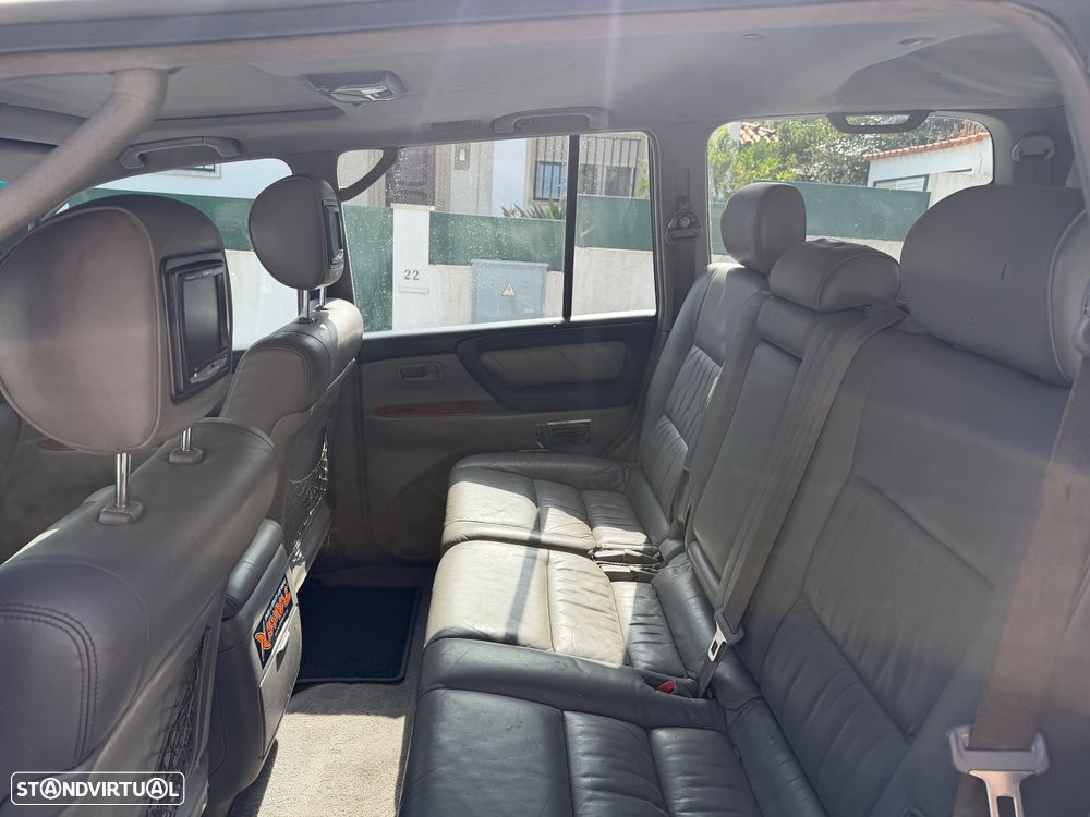 Toyota Land Cruiser 100 Auto Executive - 3