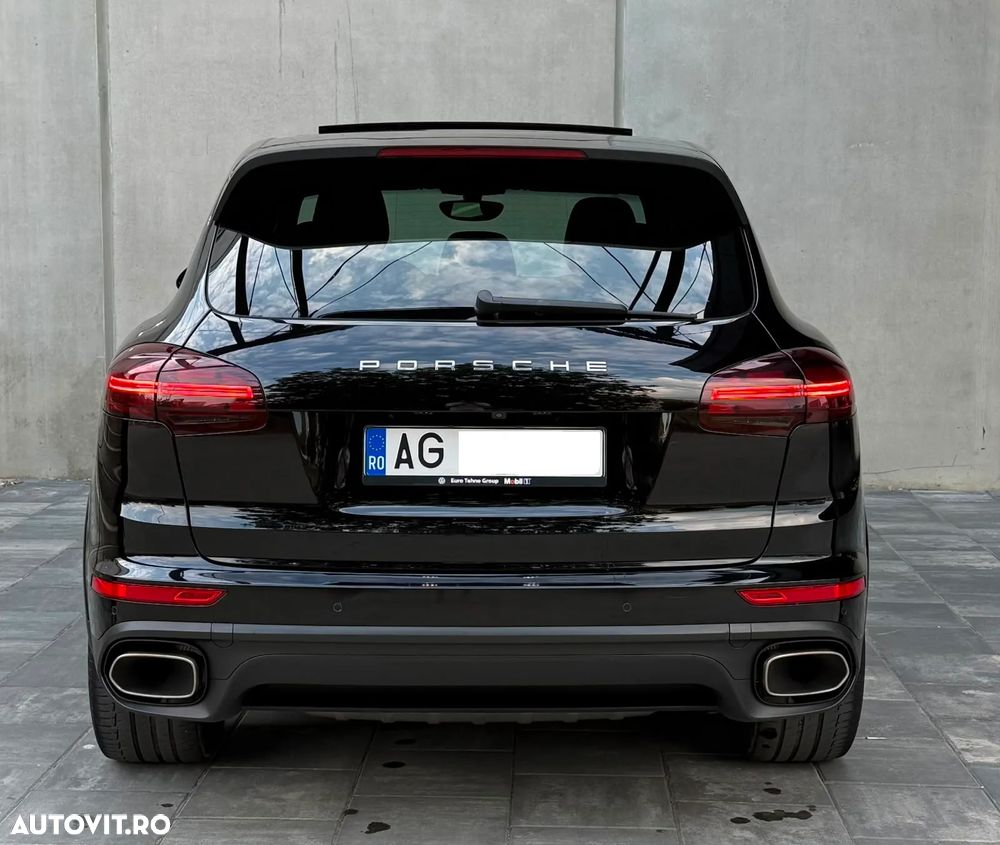 Porsche Cayenne 3.0 L - 4