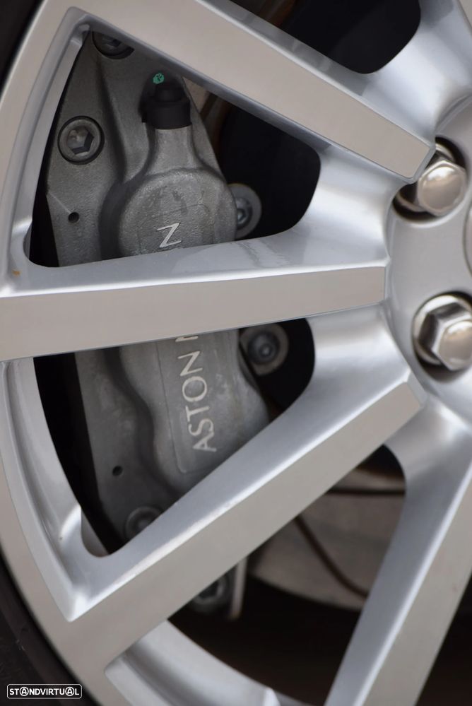 Aston Martin Vanquish - 15