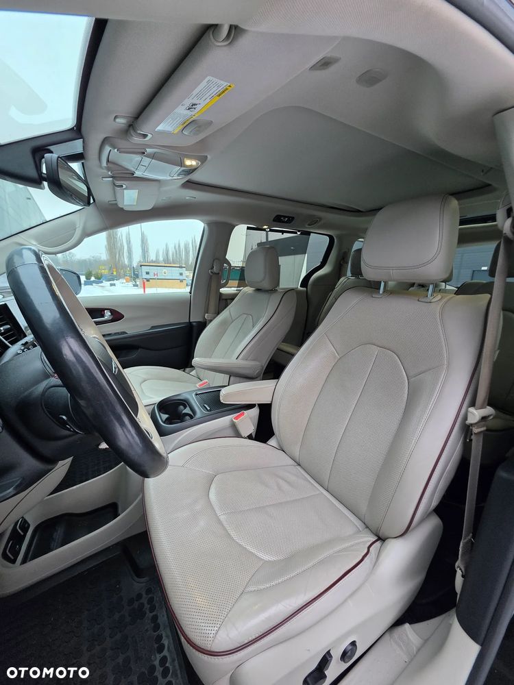 Chrysler Pacifica - 31