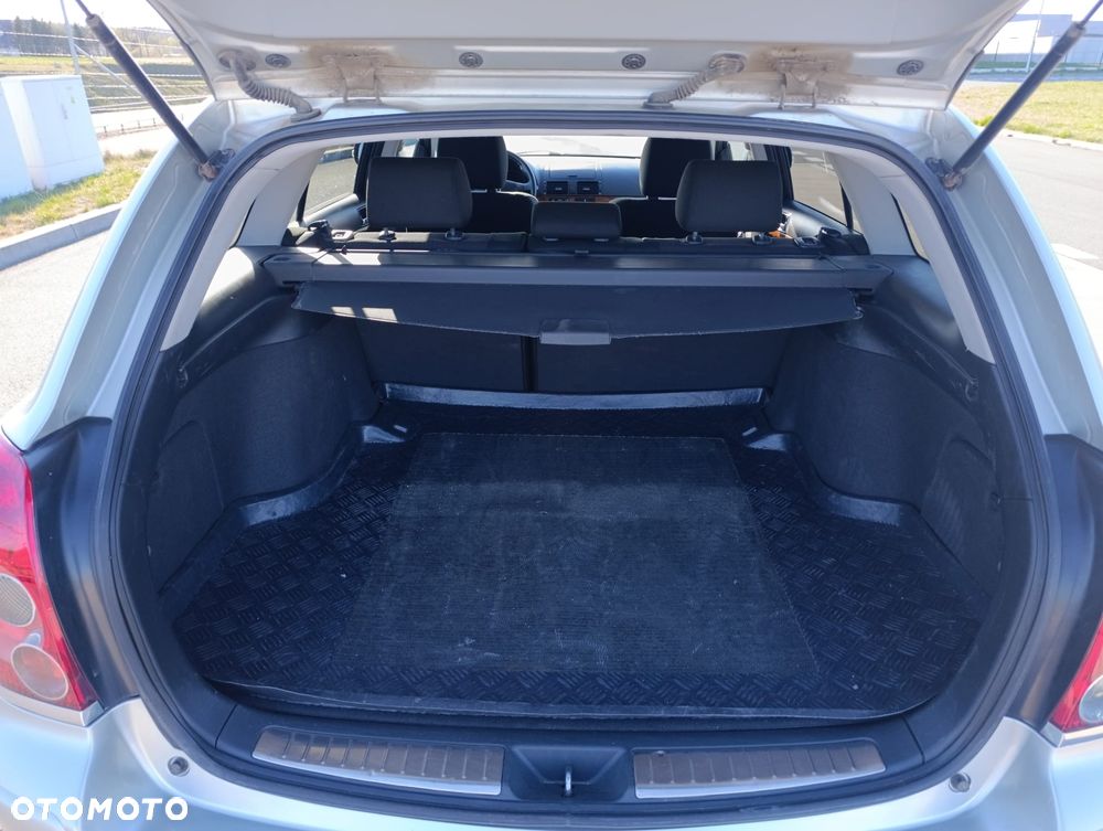 Toyota Avensis 1.8 VVT-i Sol - 5