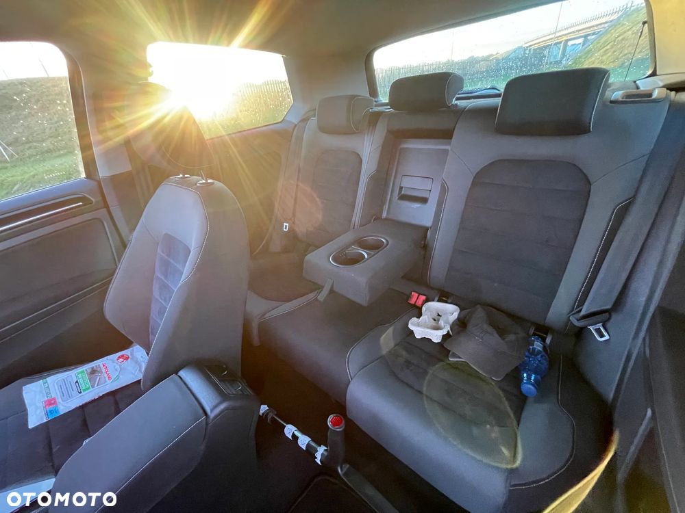 Volkswagen Golf - 6