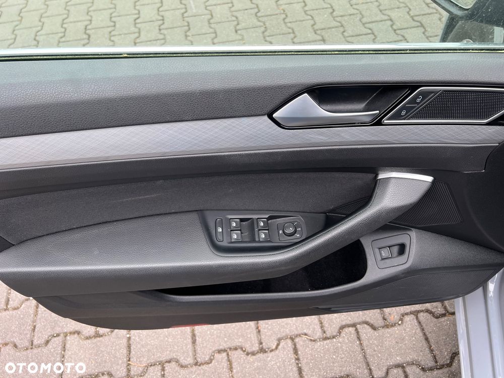 Volkswagen Passat 1.5 TSI EVO Business - 10