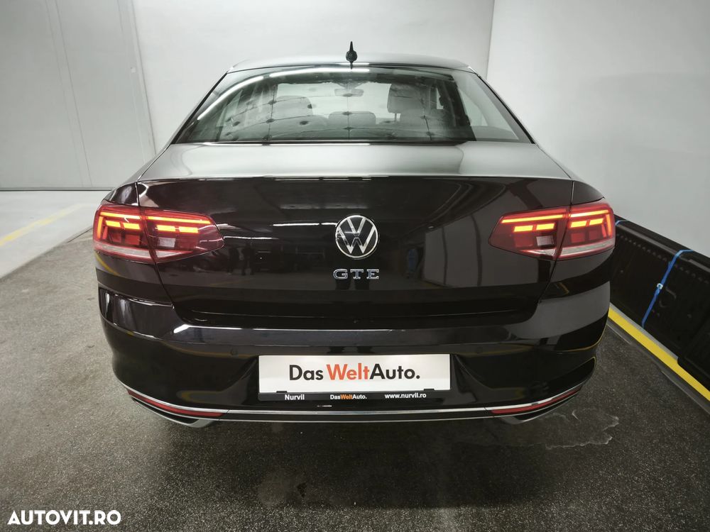 Volkswagen Passat - 4