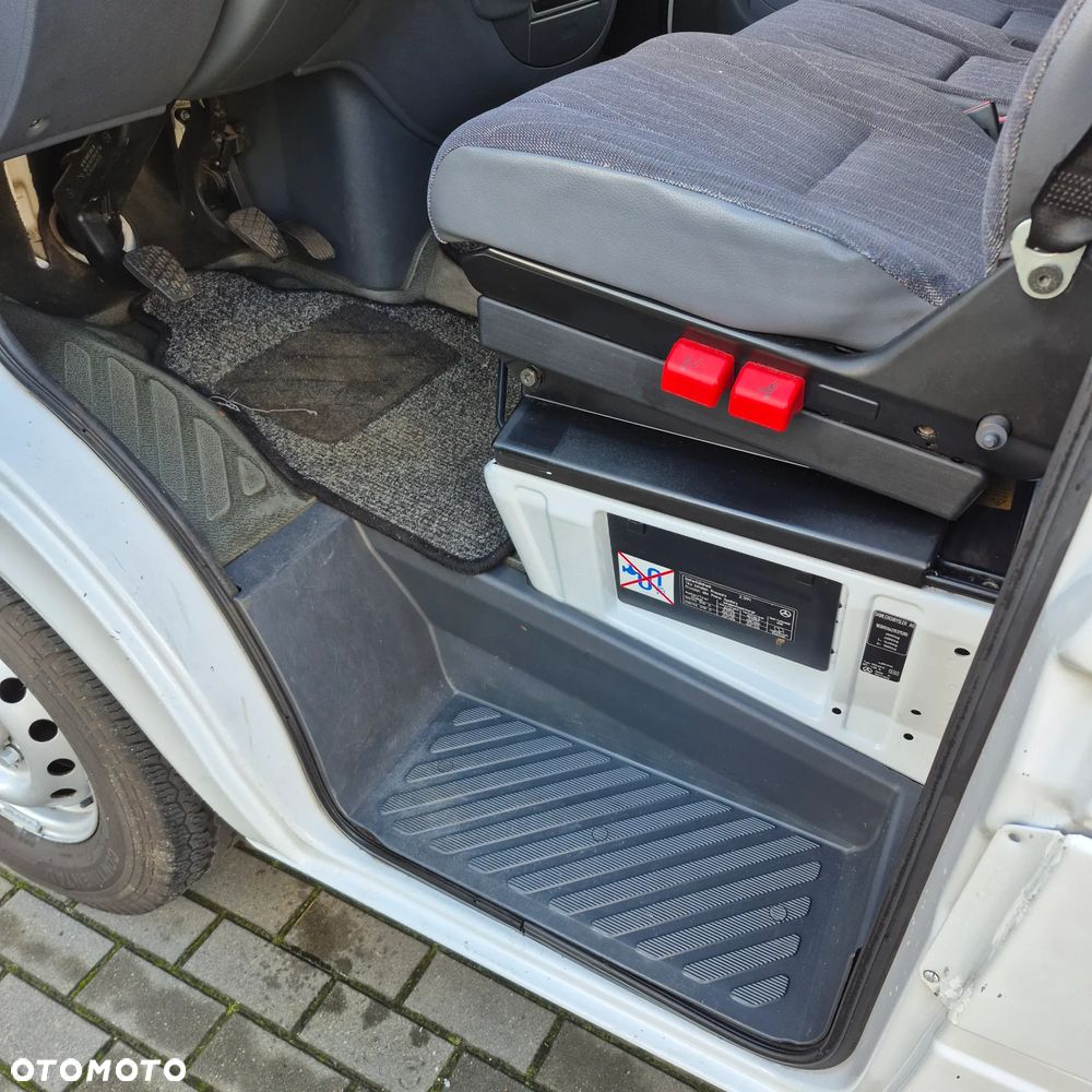 Mercedes-Benz Sprinter - 28