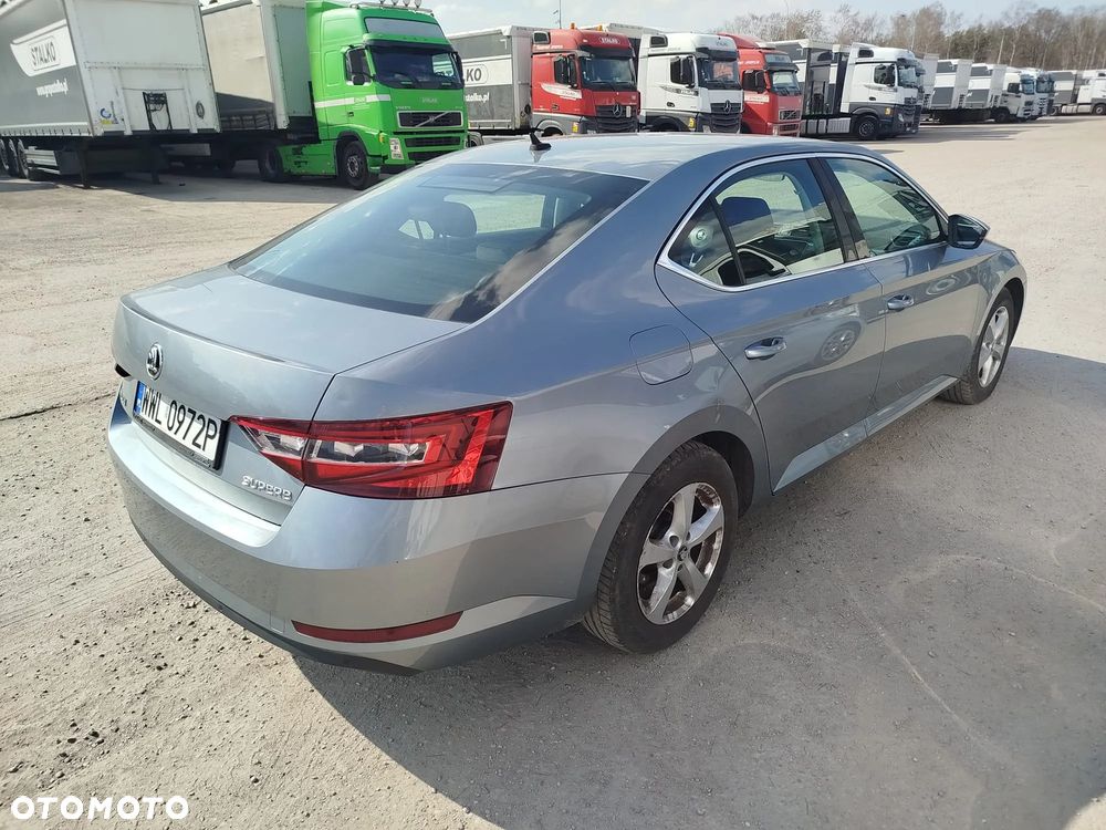 Skoda Superb 1.6 TDI Ambition - 4