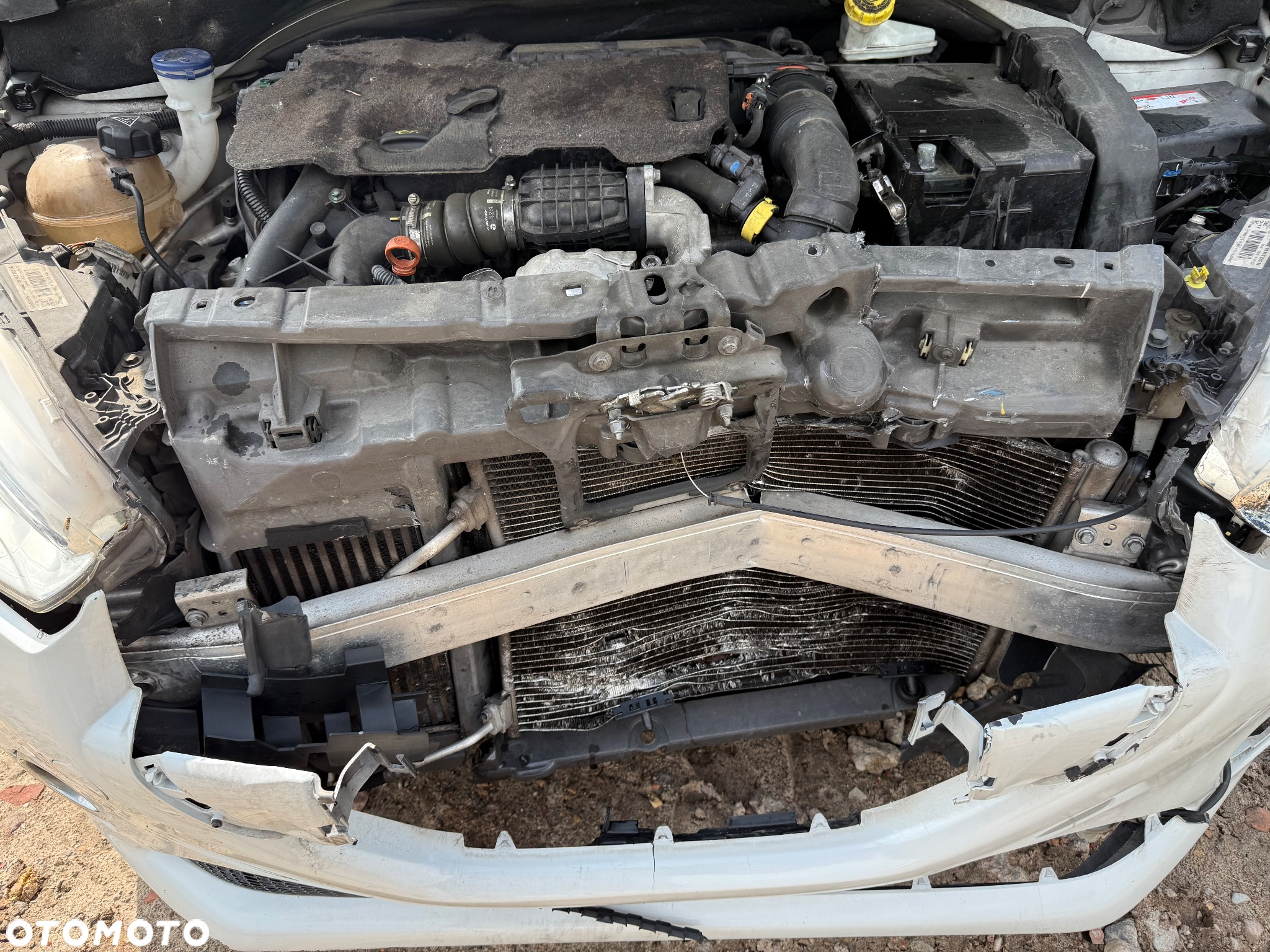 Peugeot 208 e-HDi 92 Stop&Start Allure - 16