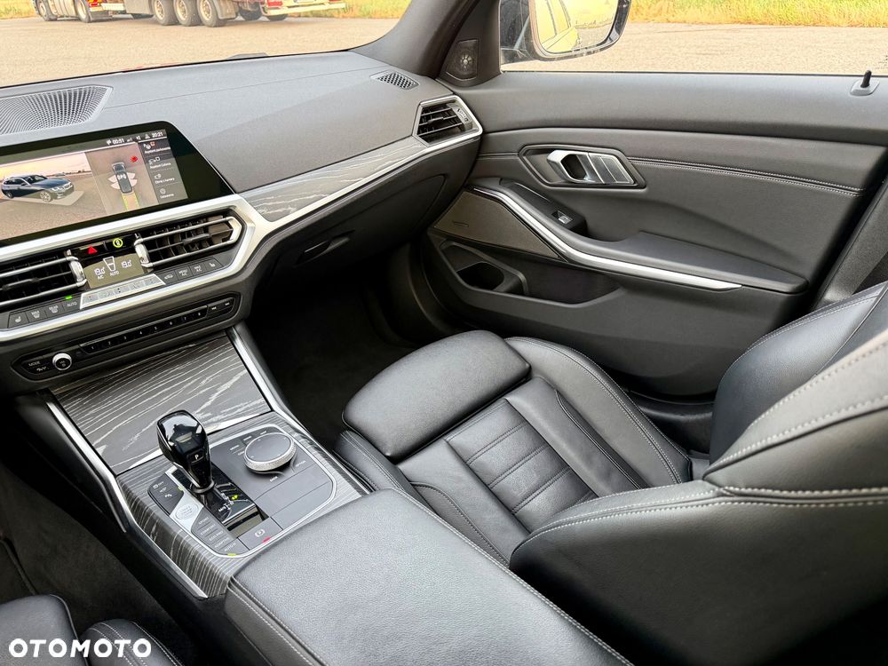 BMW Seria 3 320d xDrive Luxury Line sport - 17