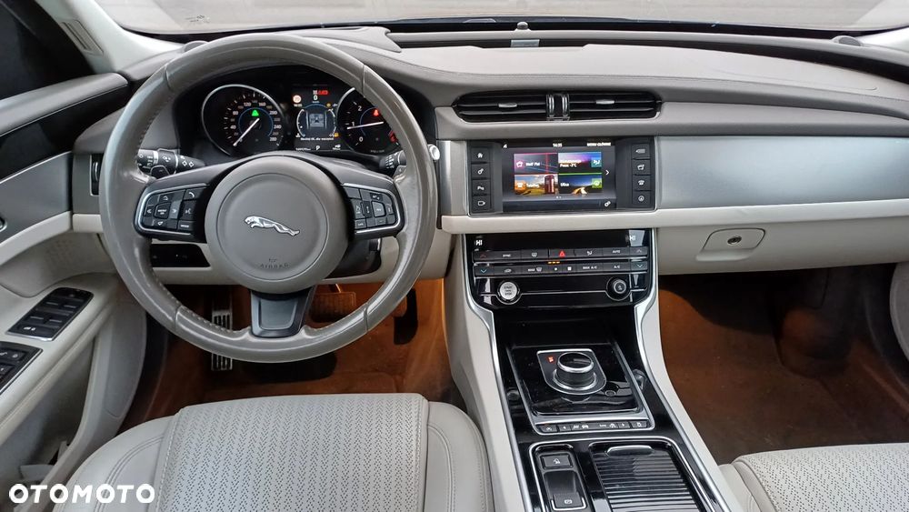 Jaguar XF 20d AWD Prestige - 9
