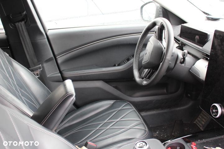 Ford Mustang Mach-E PREMIUM - 15