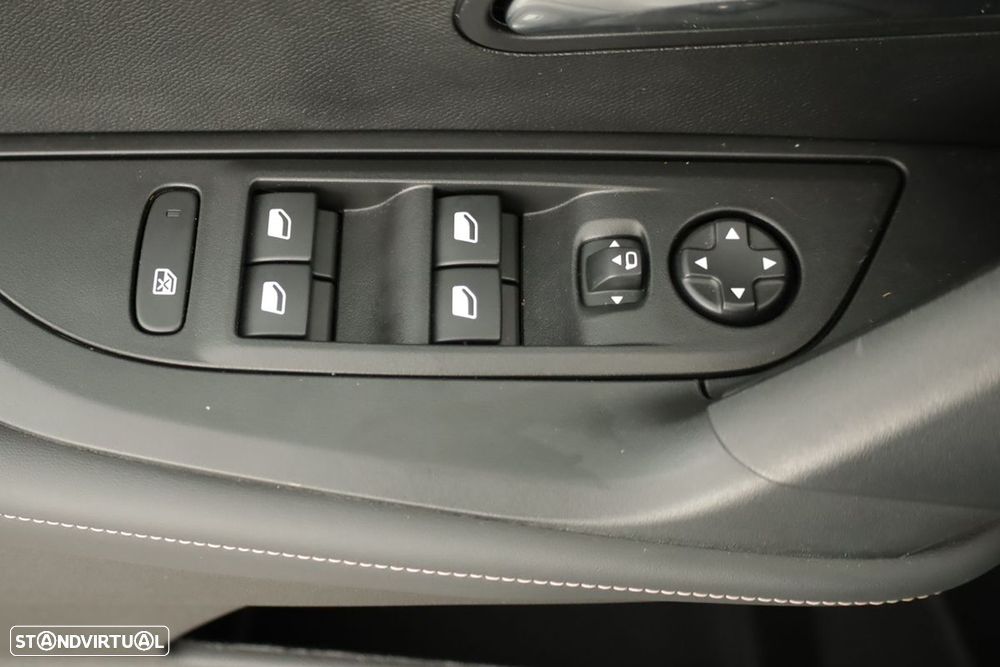 Peugeot e-2008 54 kWh Allure - 21