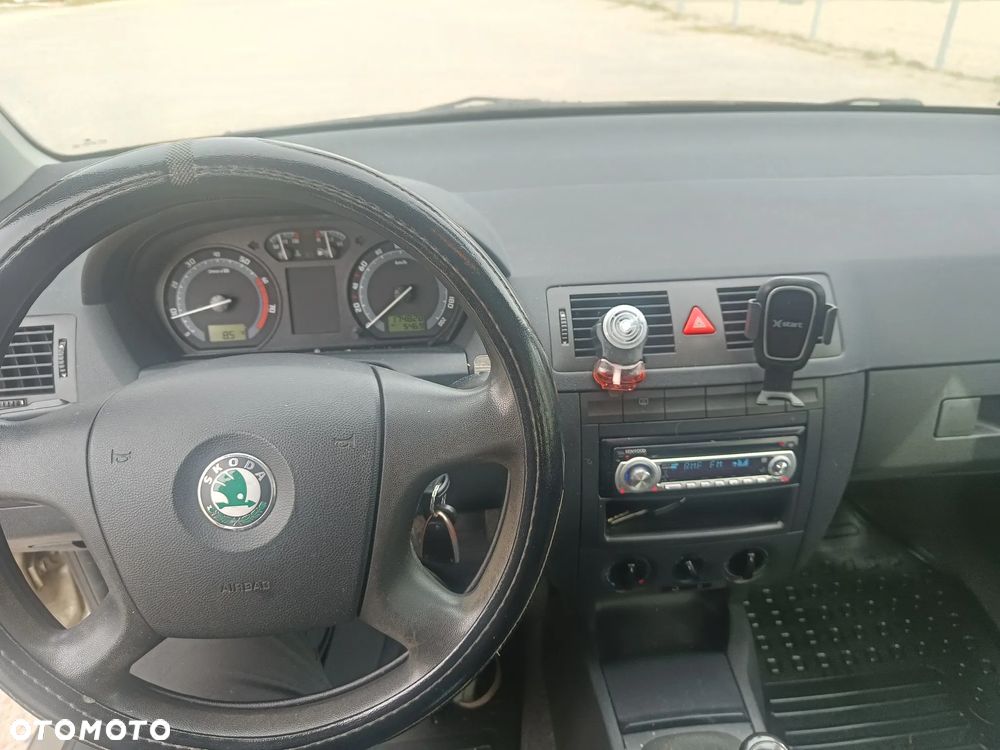 Skoda Fabia 1.4 16V Ambiente - 9